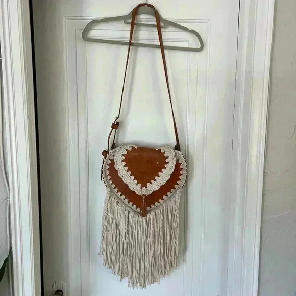 NEW Heart-Shaped Leather bag with macrame from Mexico - Picture 2 of 11